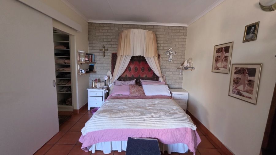4 Bedroom Property for Sale in Boggomsbaai Western Cape